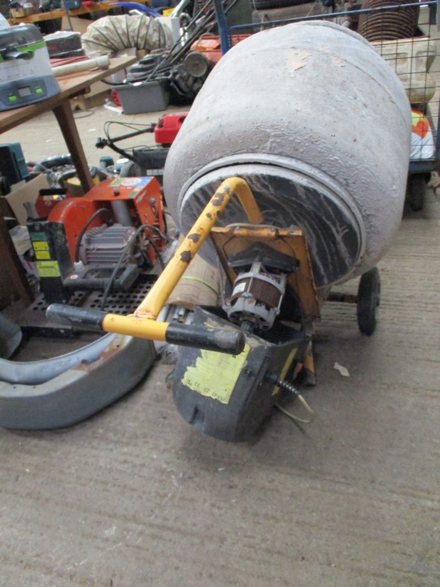 CEMENT MIXER - Image 2 of 2