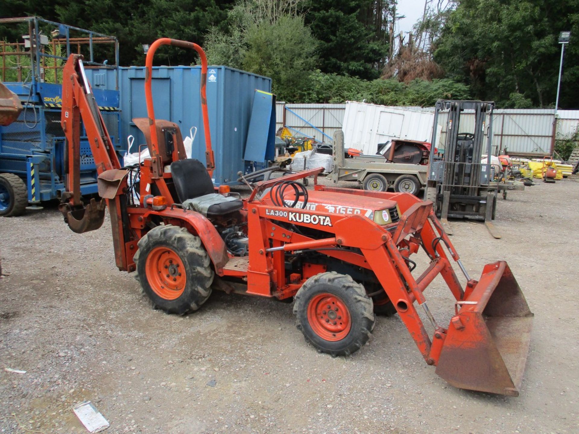 KUBOTA B1550 COMPACT TRACTOR C.W LOADER & BACK ACTOR