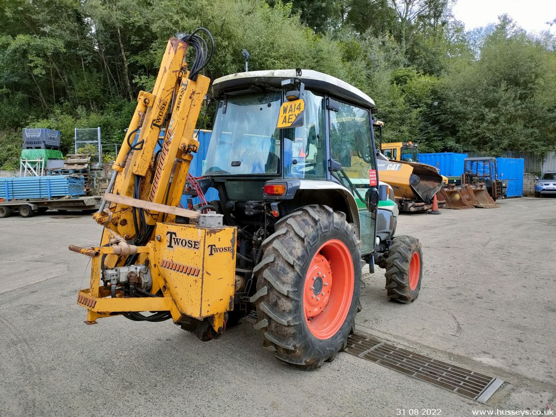 KUBOTA L5040 TRACTOR WA14 AEX SHOWING 640HRS C.W FRONT WEIGHTS & KEY C.W TWOSE FLAIL HEDGE TRIMMER - Image 12 of 19