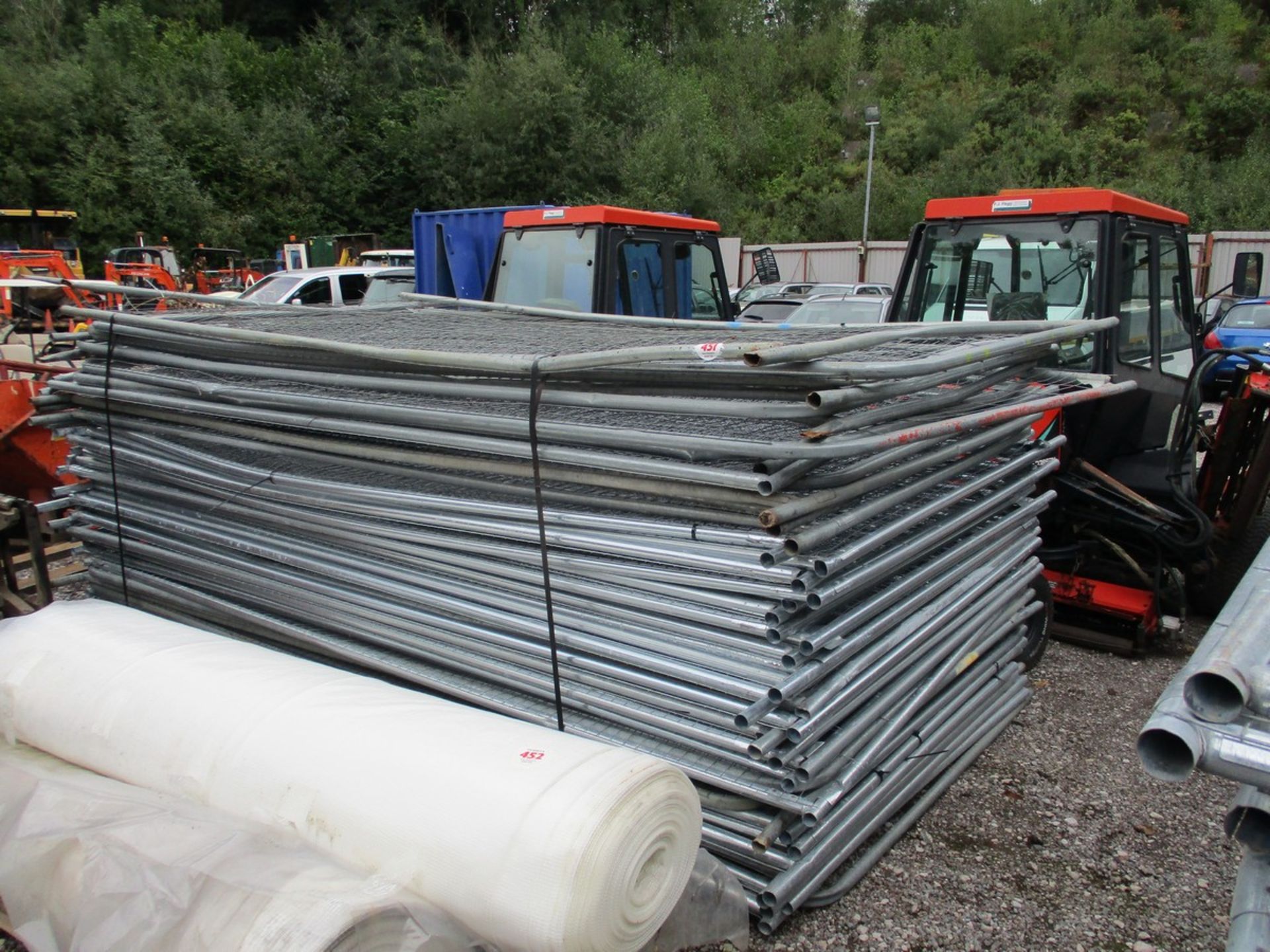 APPROX 45 HERRAS FENCE PANELS