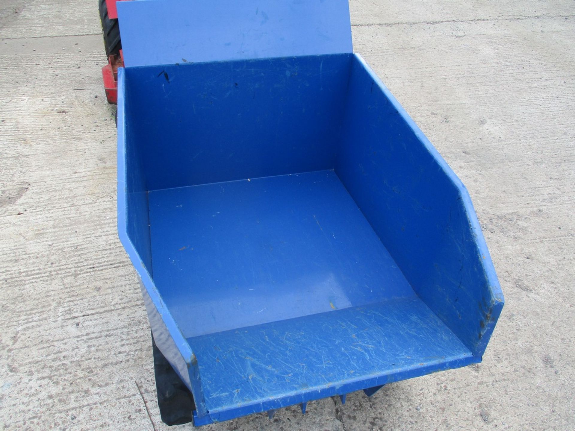 HYUNDAI 500KG TRACK BARROW HYDRAULIC TIP - Image 2 of 6