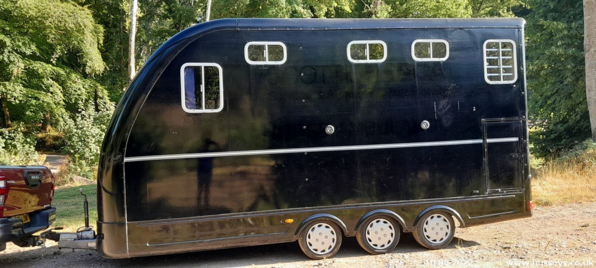 EQUI TREK STAR TREKA HORSE TRAILER 2008 C.W LEISURE BATTERY & MAINS HOOK UP, SEAT/BUNKBEDS,