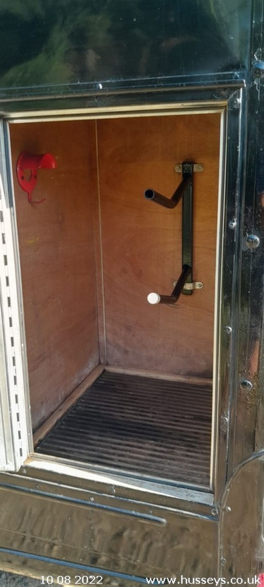 EQUI TREK STAR TREKA HORSE TRAILER 2008 C.W LEISURE BATTERY & MAINS HOOK UP, SEAT/BUNKBEDS, - Image 8 of 10