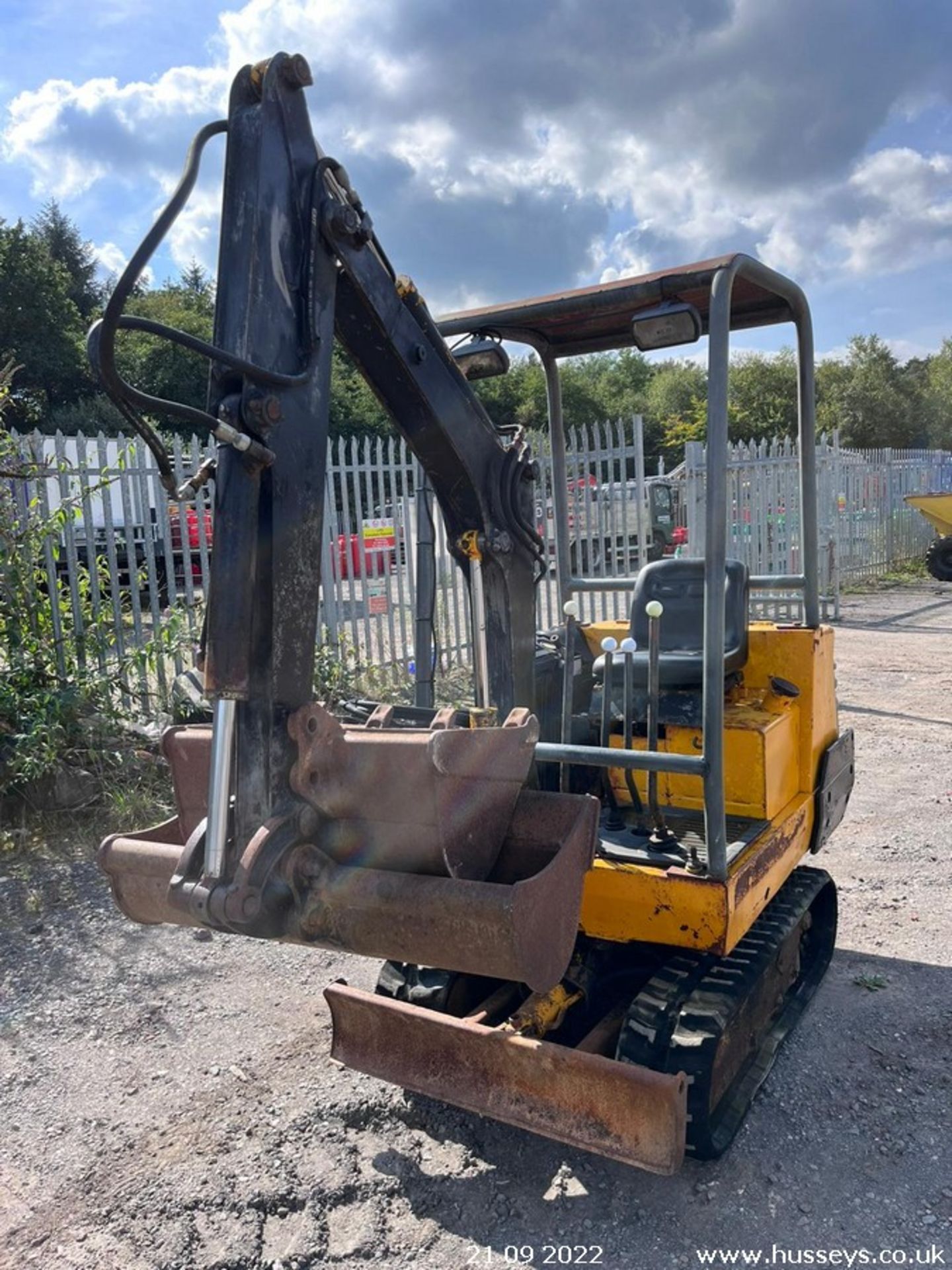 JCB 801 MINI DIGGER C.W 2 BUCKETS RTD - Image 2 of 8