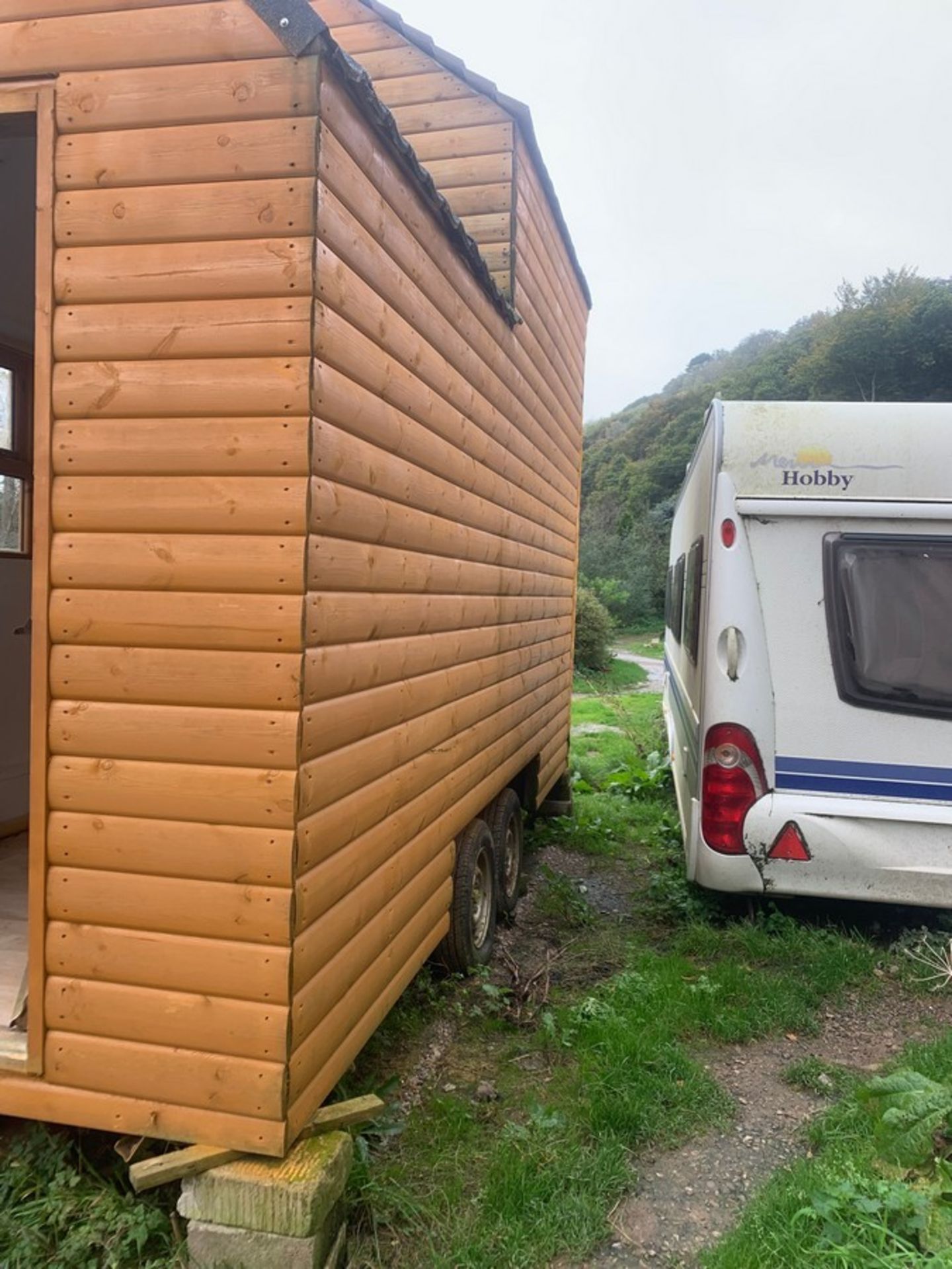 TINY HOUSE TRAILER UNFINISHED PROJECT INSULATED & DBL GLAZED (LOCATED SOIUTH DEVON) - Image 3 of 8