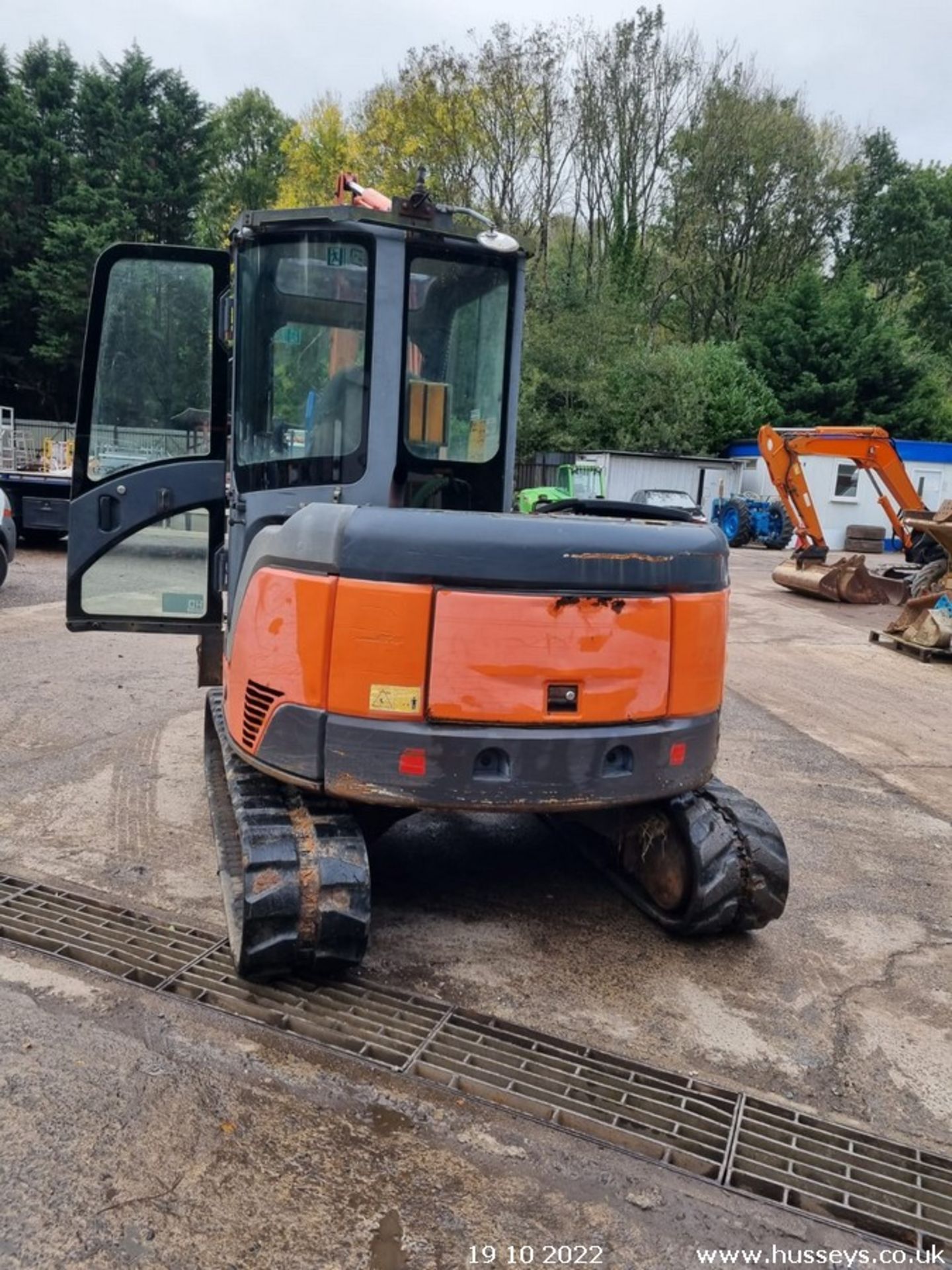 HITACHI ZAXIS 60 USB C.W PALLET FORKS & 4 BUCKETS 2009 7269HRS RDD - Image 4 of 10