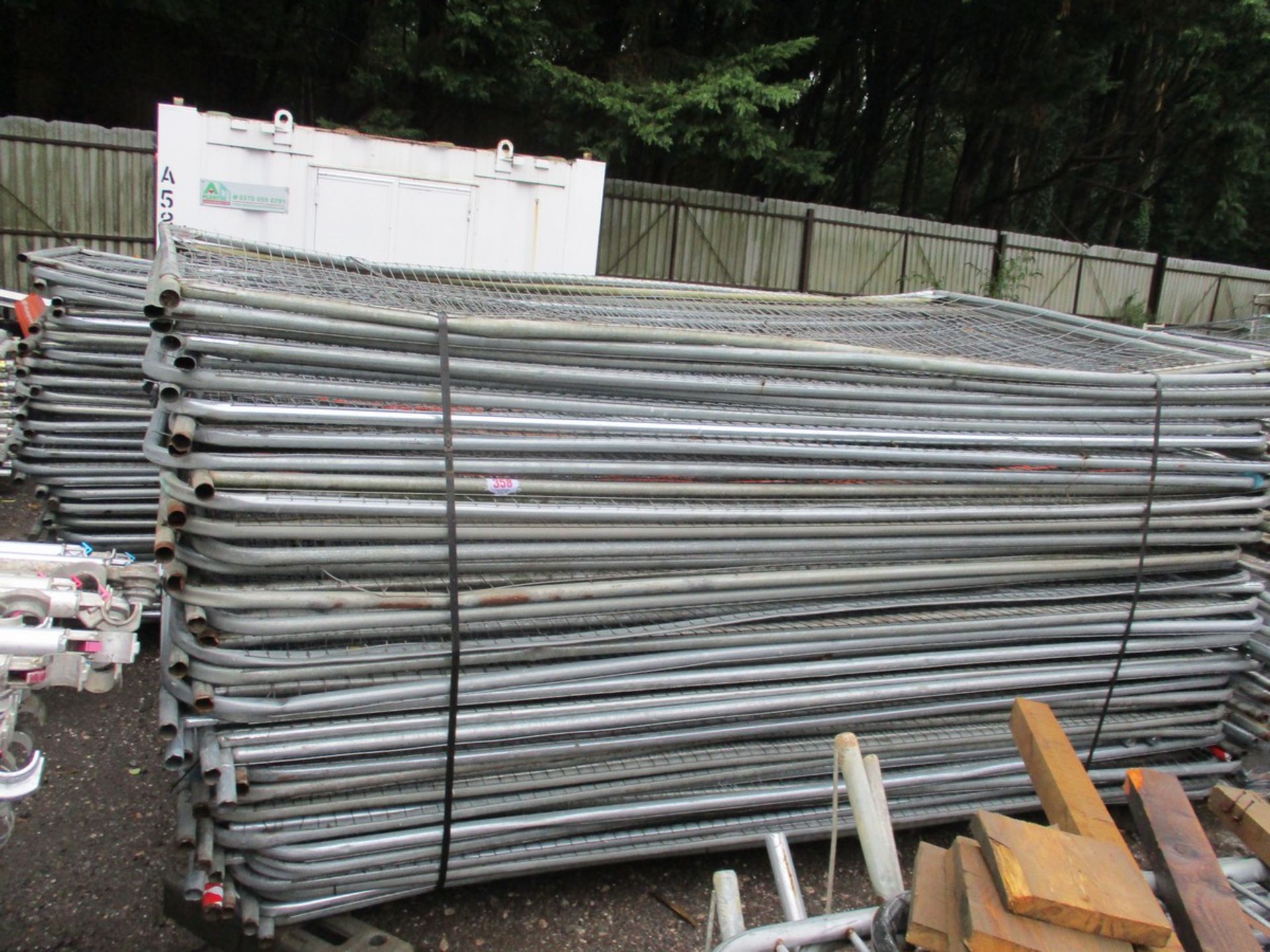 APPROX 55 HERAS FENCE PANELS C.W 1 PANEL OF FEET