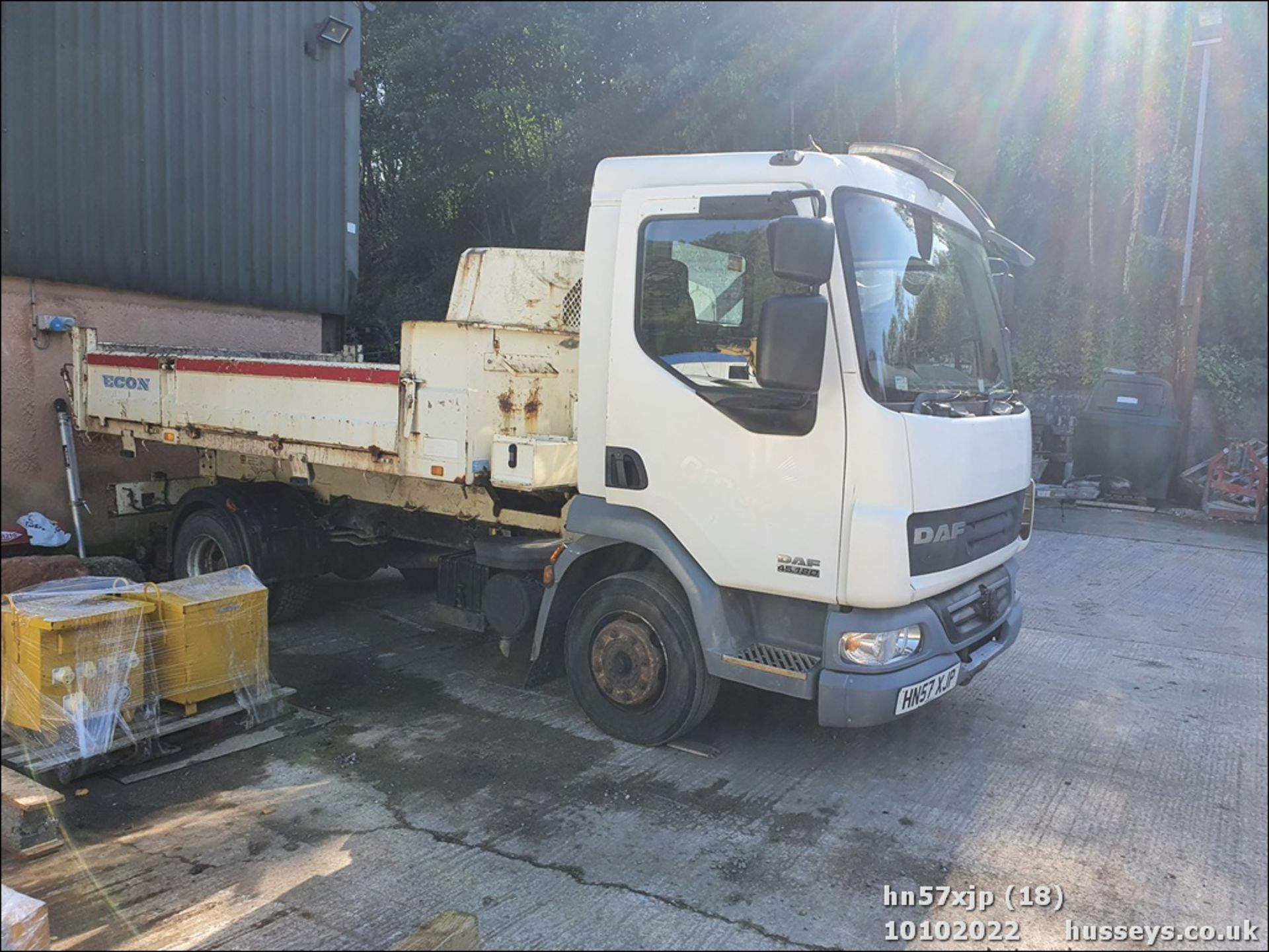 07/57 DAF TRUCKS LF - 4500cc 2dr Tipper (White/black) - Image 18 of 34