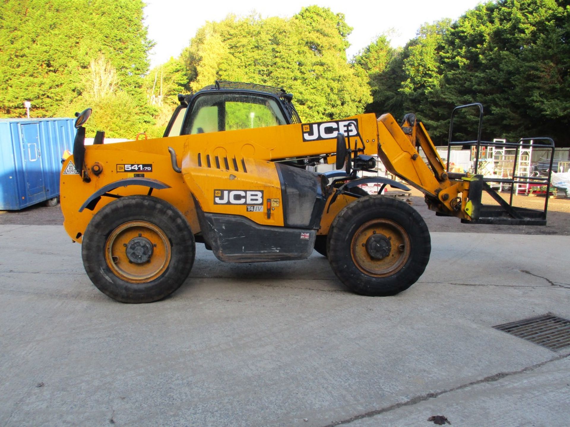 JCB 541 - 70 WASTE MASTER TELEHANDLER WP16 WDD C.W MAN CAGE, GRAB BUCKET AND PALLET FORKS - Image 2 of 9