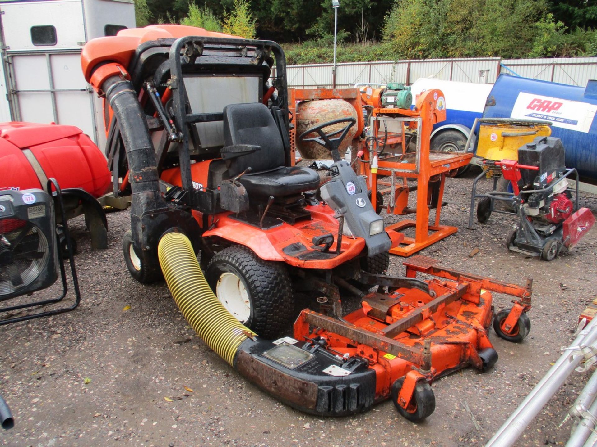 KUBOTA F3060 RIDE ON MOWER HI TIP COLLECTOR RDCM