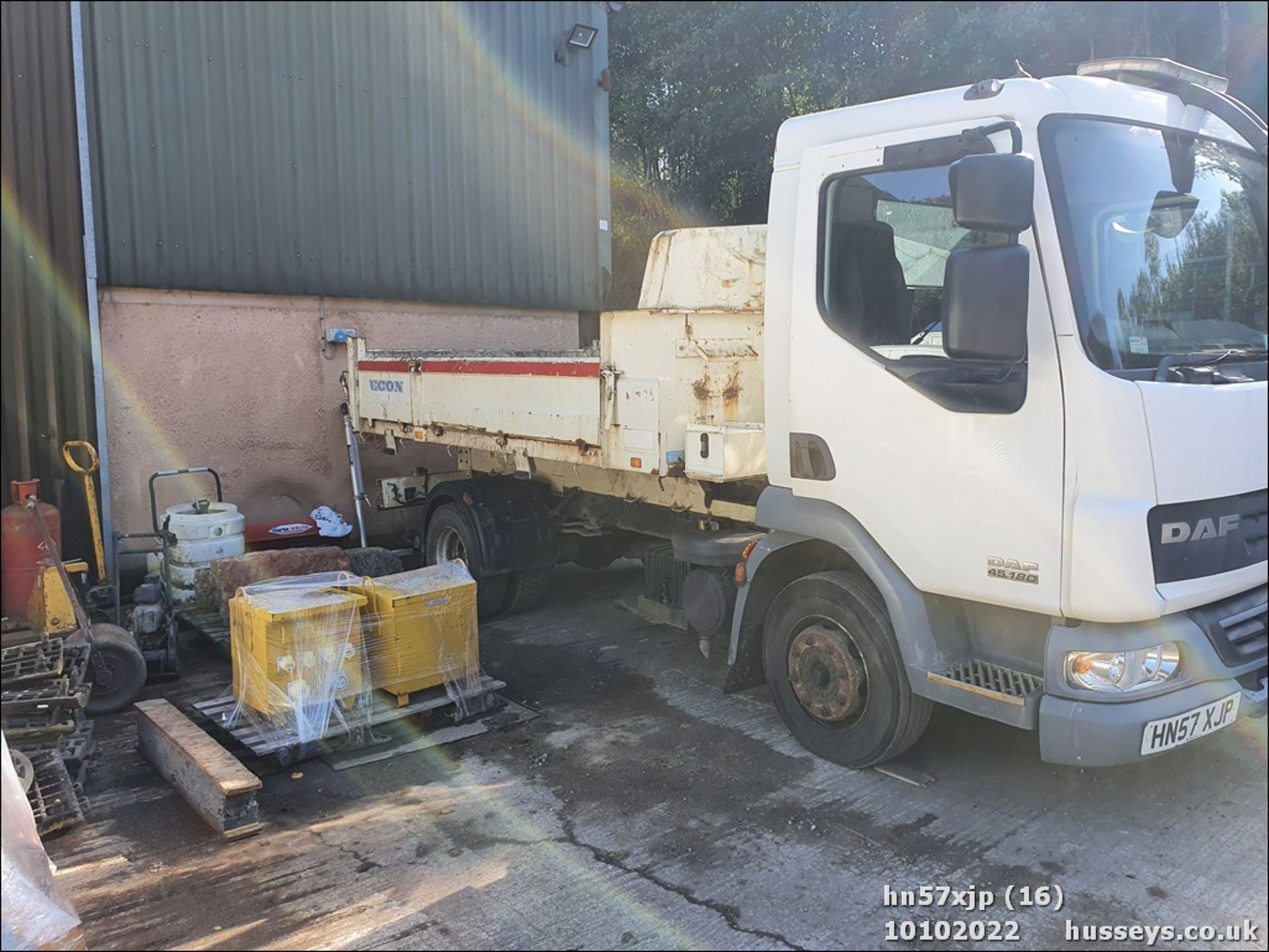 07/57 DAF TRUCKS LF - 4500cc 2dr Tipper (White/black) - Image 16 of 34