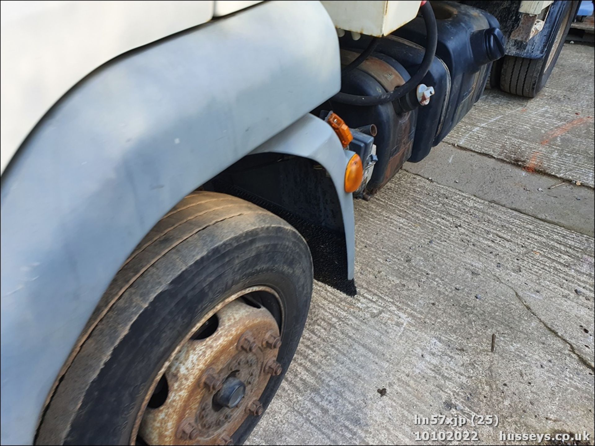 07/57 DAF TRUCKS LF - 4500cc 2dr Tipper (White/black) - Image 25 of 34