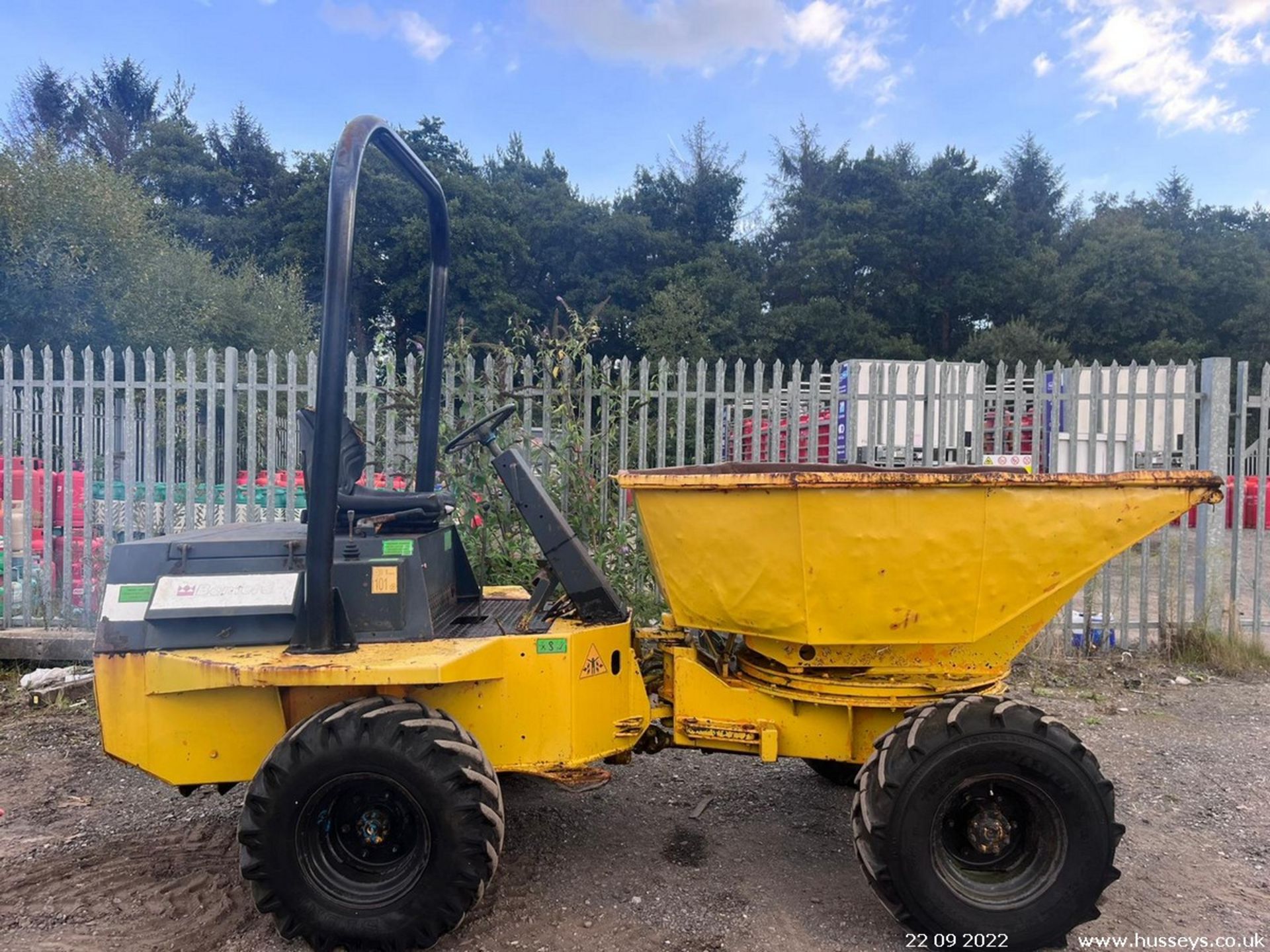 BENFORD TEREX 3 TON SWIVEL SKIP DUMPER MANUAL GEARBOX ROLL BAR RDTS - Image 2 of 15