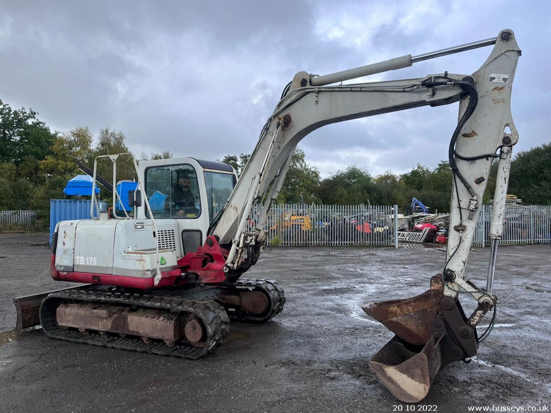 TAKEUCHI TB175 DIGGER 2004 STRAIGHT FROM WORK HYD Q/HITCH 2 BUCKETS 1 NEW & 1 HALF WORN TRACK RTD - Image 3 of 9
