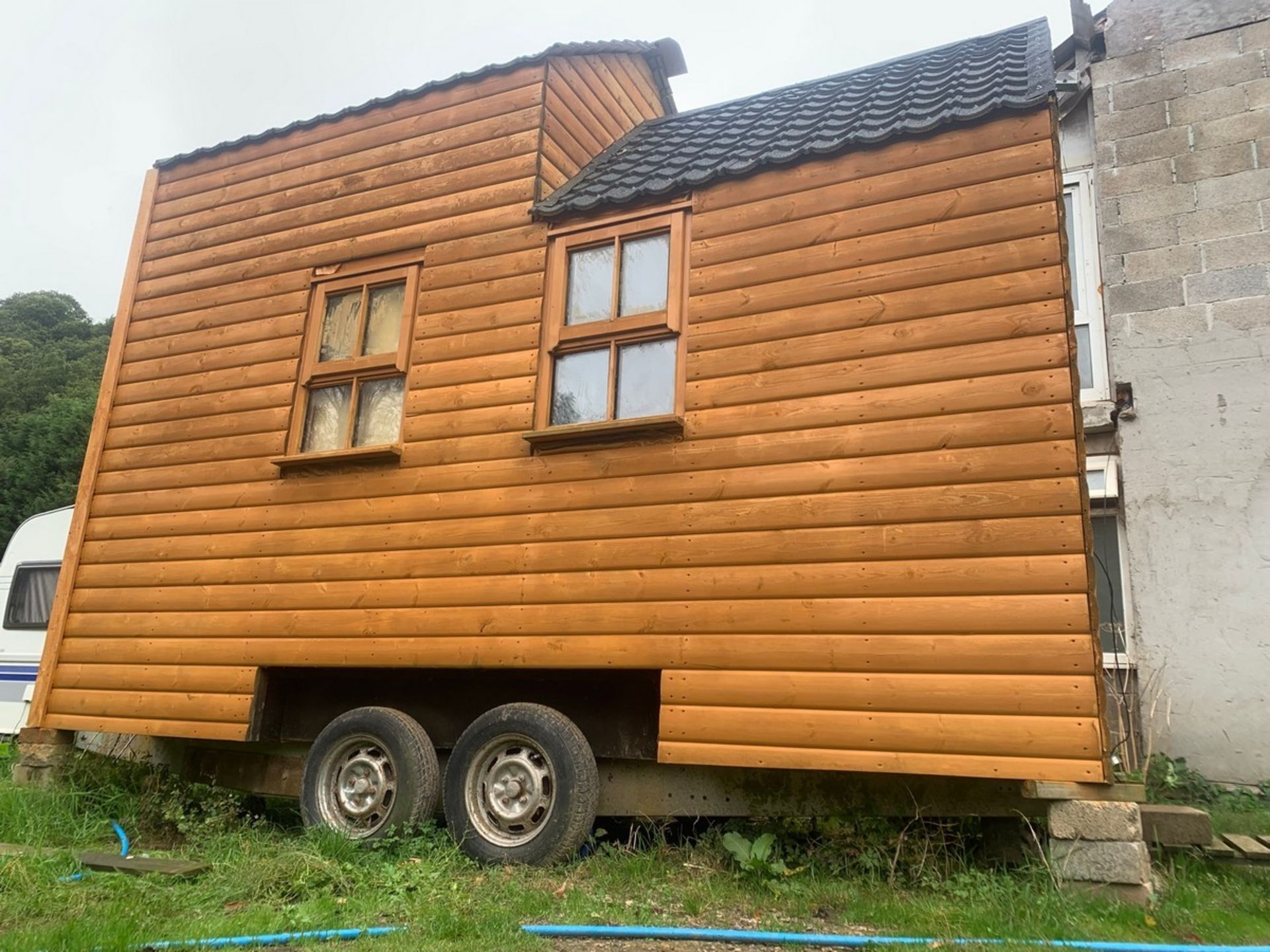 TINY HOUSE TRAILER UNFINISHED PROJECT INSULATED & DBL GLAZED (LOCATED SOIUTH DEVON)