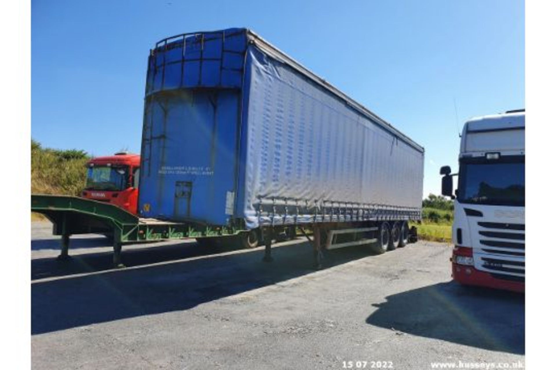 CURTAIN SIDE TRAILER 2004 39T