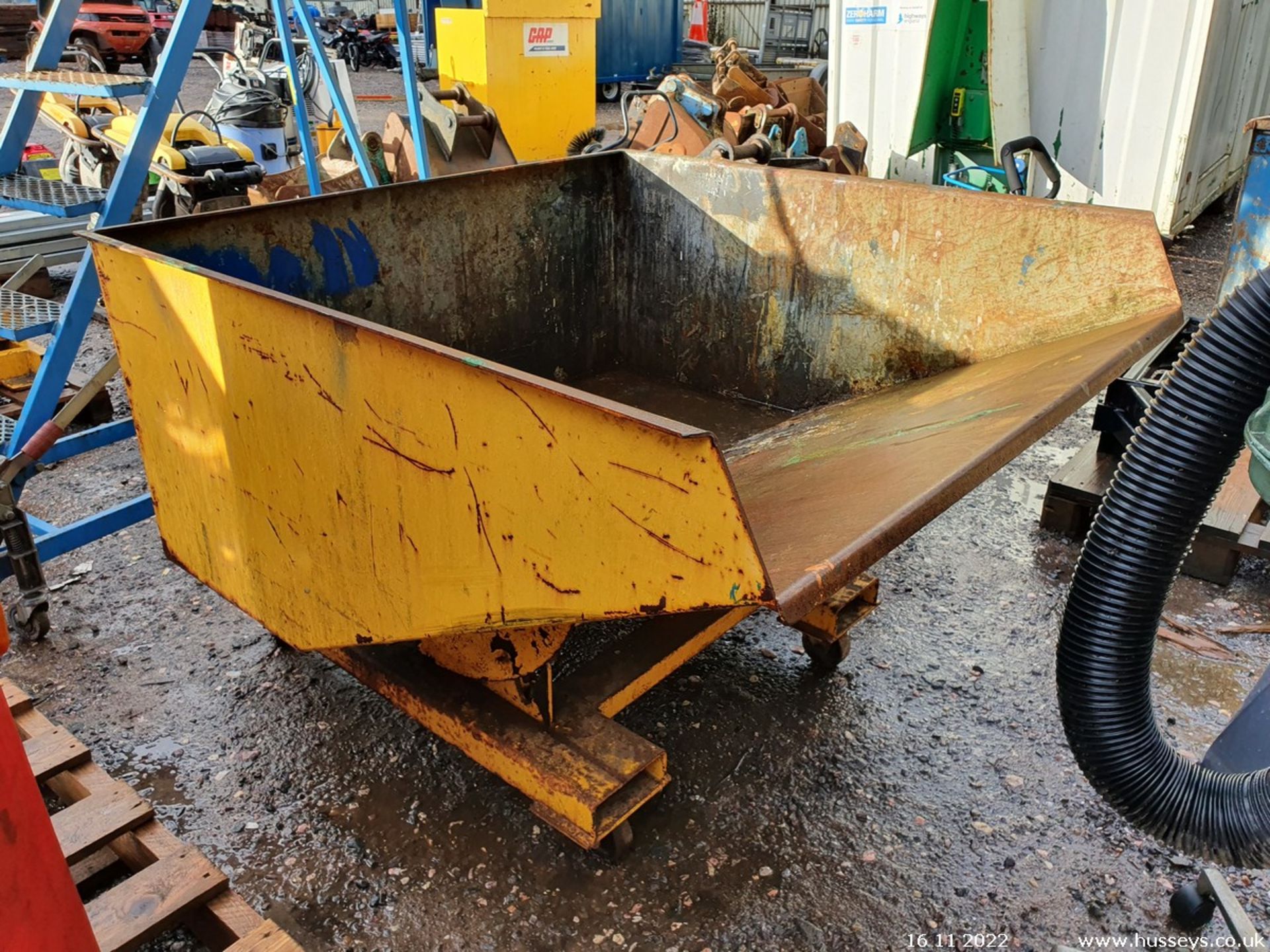 WHEELED TIPPING SKIP - Image 2 of 2