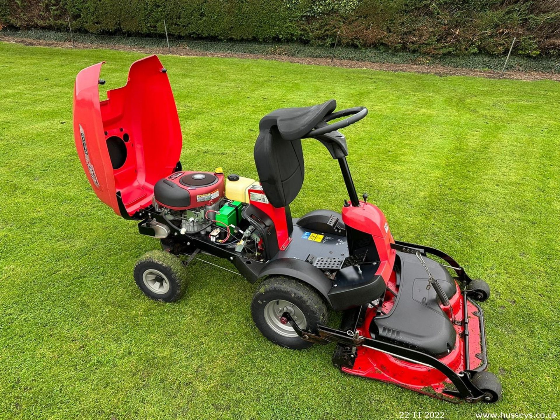 MOUNTFIELD 2125H OUTFRONT RIDE ON MOWER - Image 7 of 8
