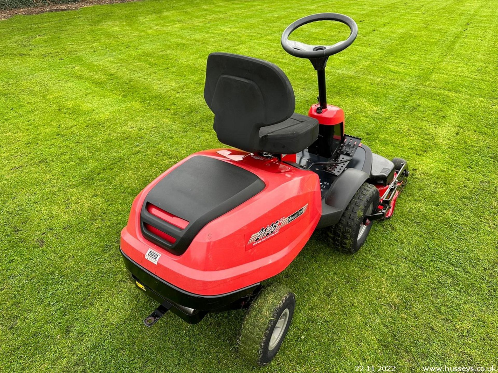 MOUNTFIELD 2125H OUTFRONT RIDE ON MOWER - Image 6 of 8