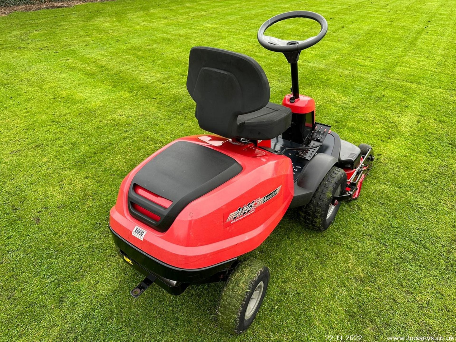 MOUNTFIELD 2125H OUTFRONT RIDE ON MOWER - Image 5 of 8