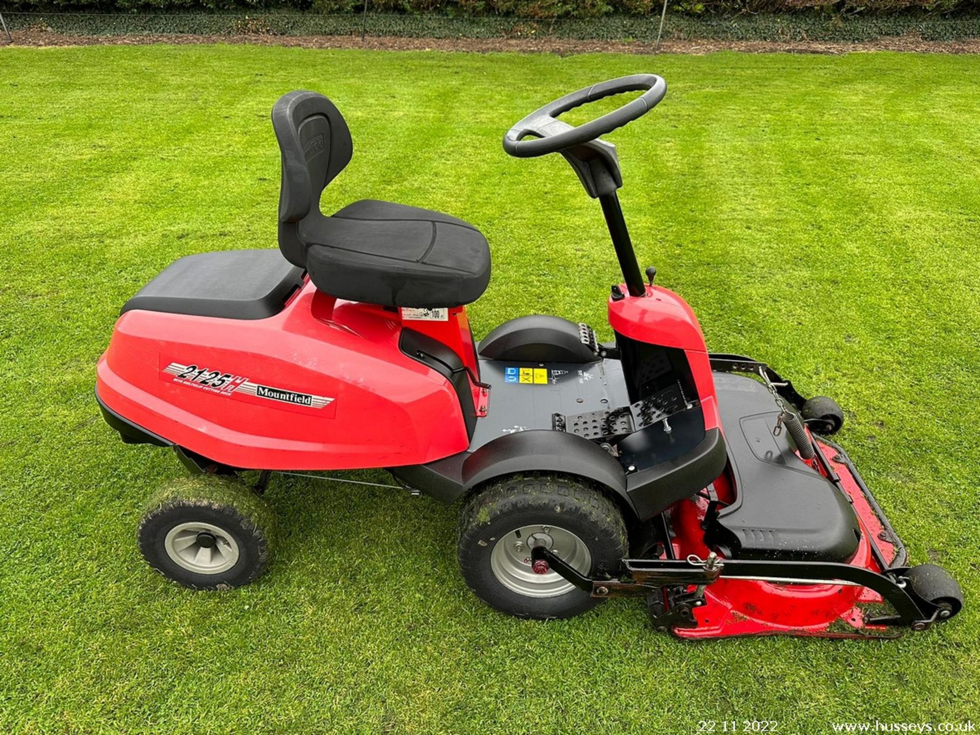 MOUNTFIELD 2125H OUTFRONT RIDE ON MOWER - Image 4 of 8