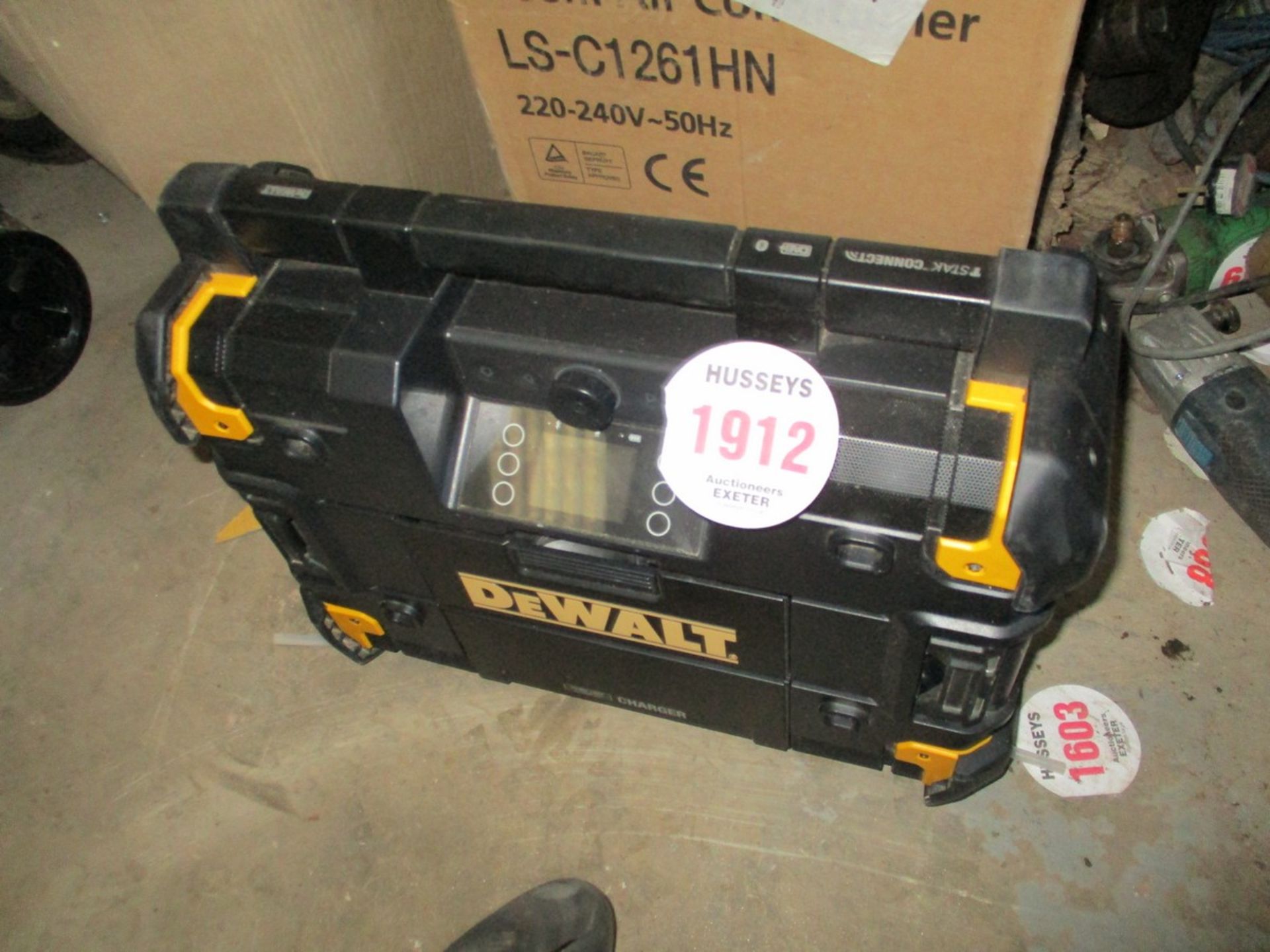 DEWALT RADIO