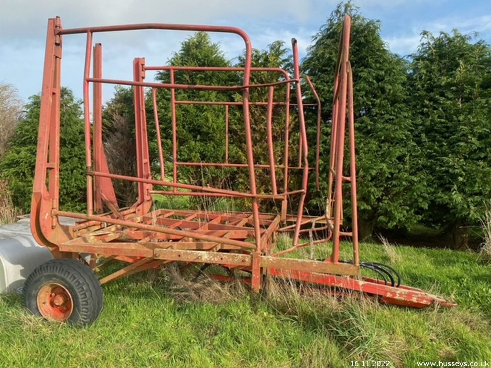 CONVENTIONAL BALE CARRIER