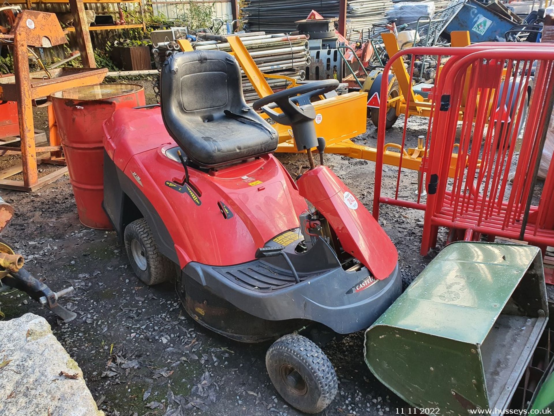 CASTLE GARDEN RIDE ON MOWER - Image 4 of 5