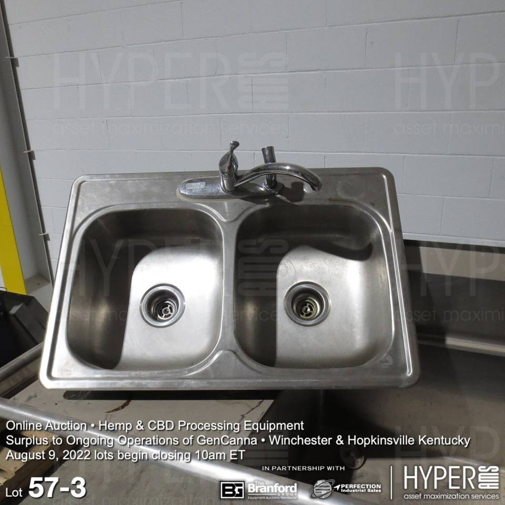 Stainless steel sinks; (1) 33" x 22" counter top; (1) 125" x 30" 3-sink-unit - Image 3 of 4