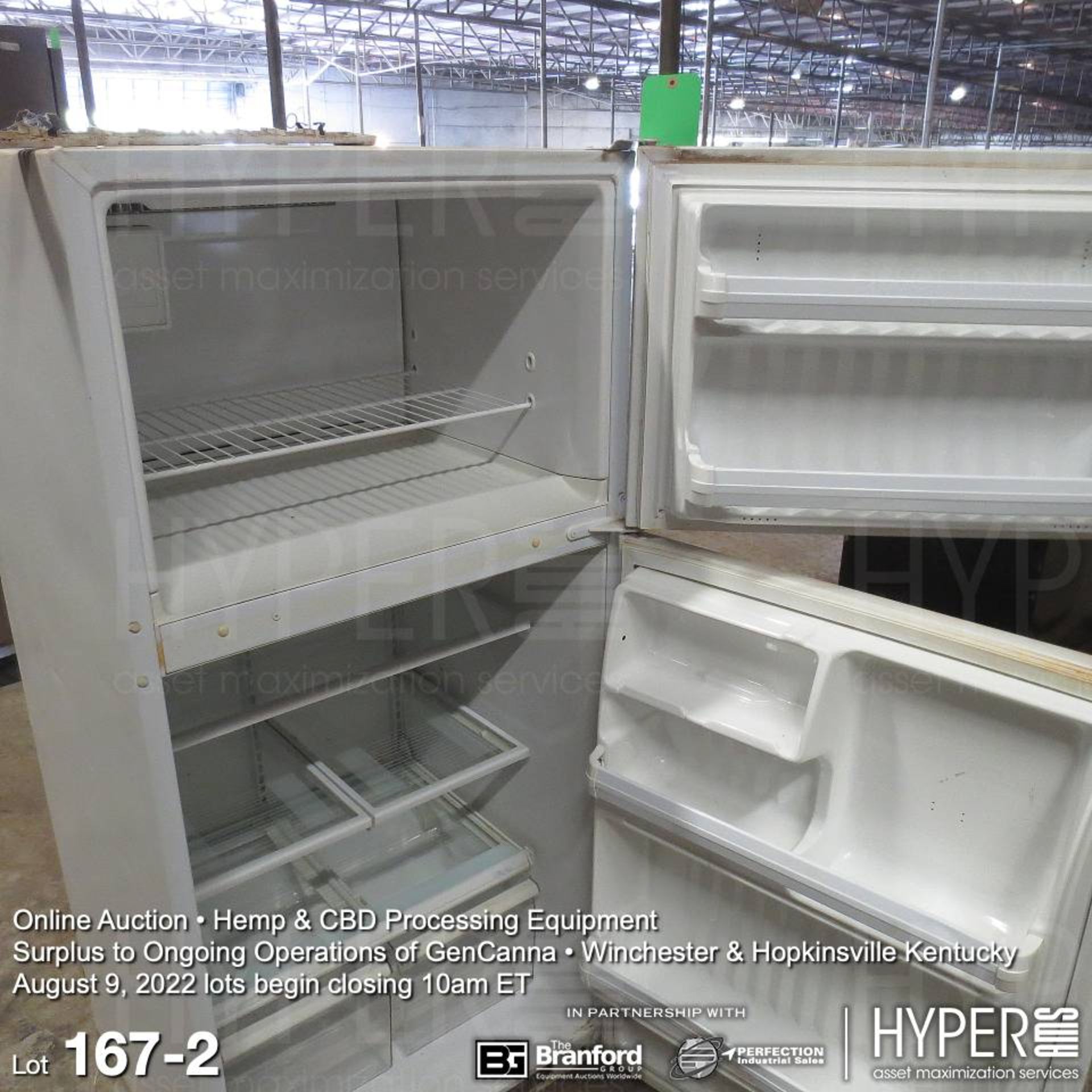 Hotpoint 18.2 cu. ft. refrigerator / freezer - Image 2 of 2