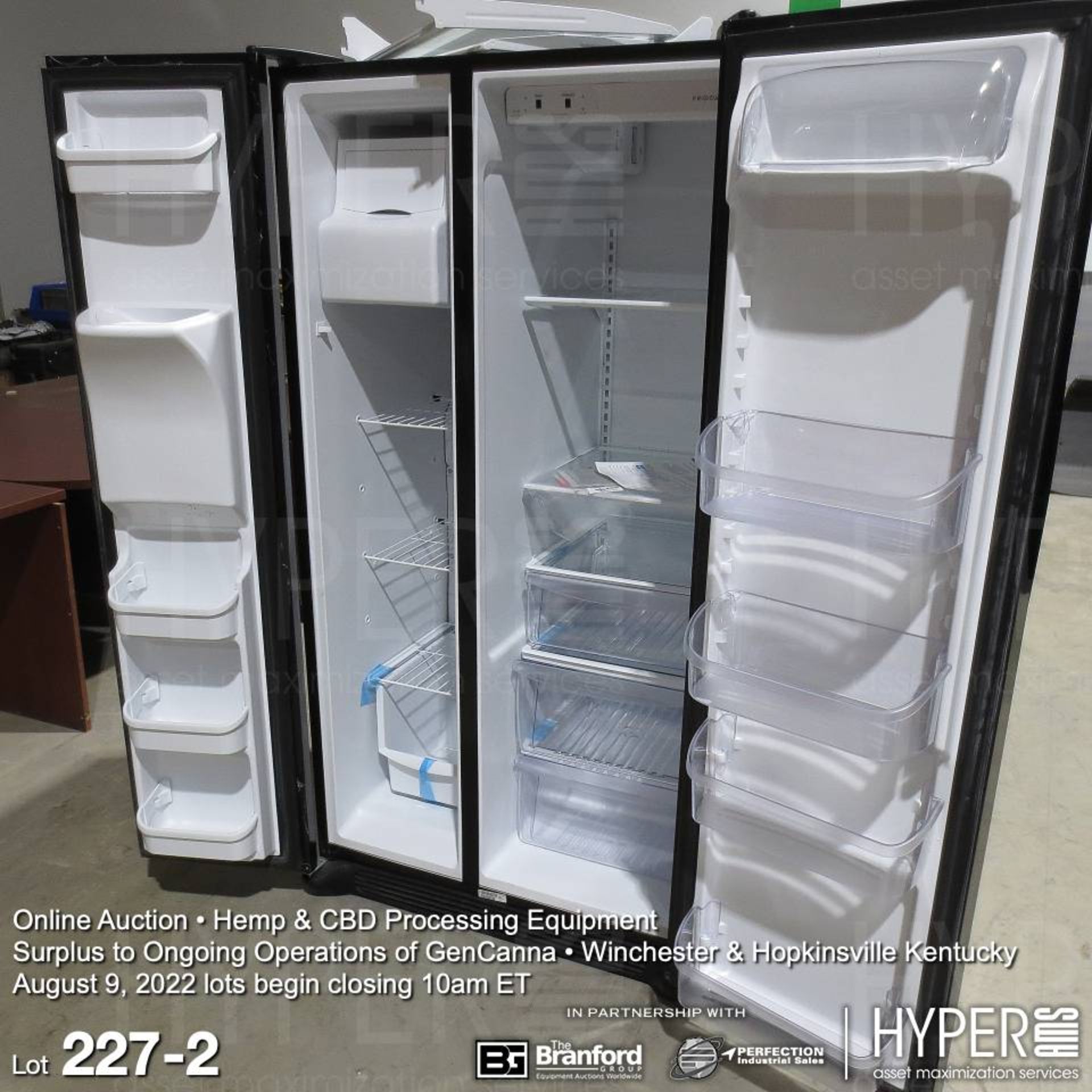 Frigidaire LFSS2612TE1 refrigerator / freezer with ice maker, black - Image 2 of 3