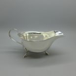 A silver sauce boat, Sheffield 1969, 108g