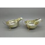 Two silver sauce boats, 220g