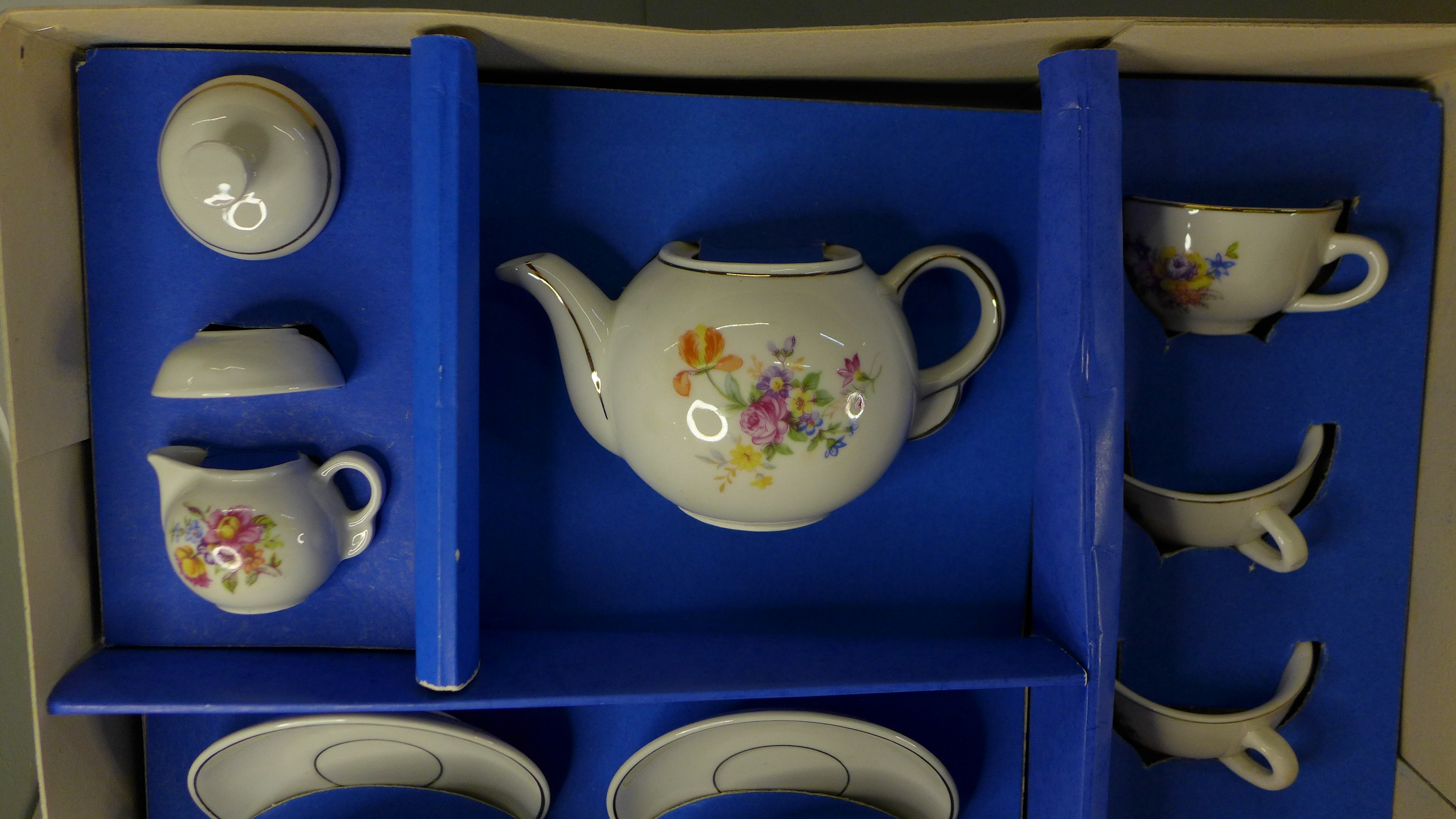 A doll's china tea set and part Little Miss tea set, both boxed - Bild 2 aus 4