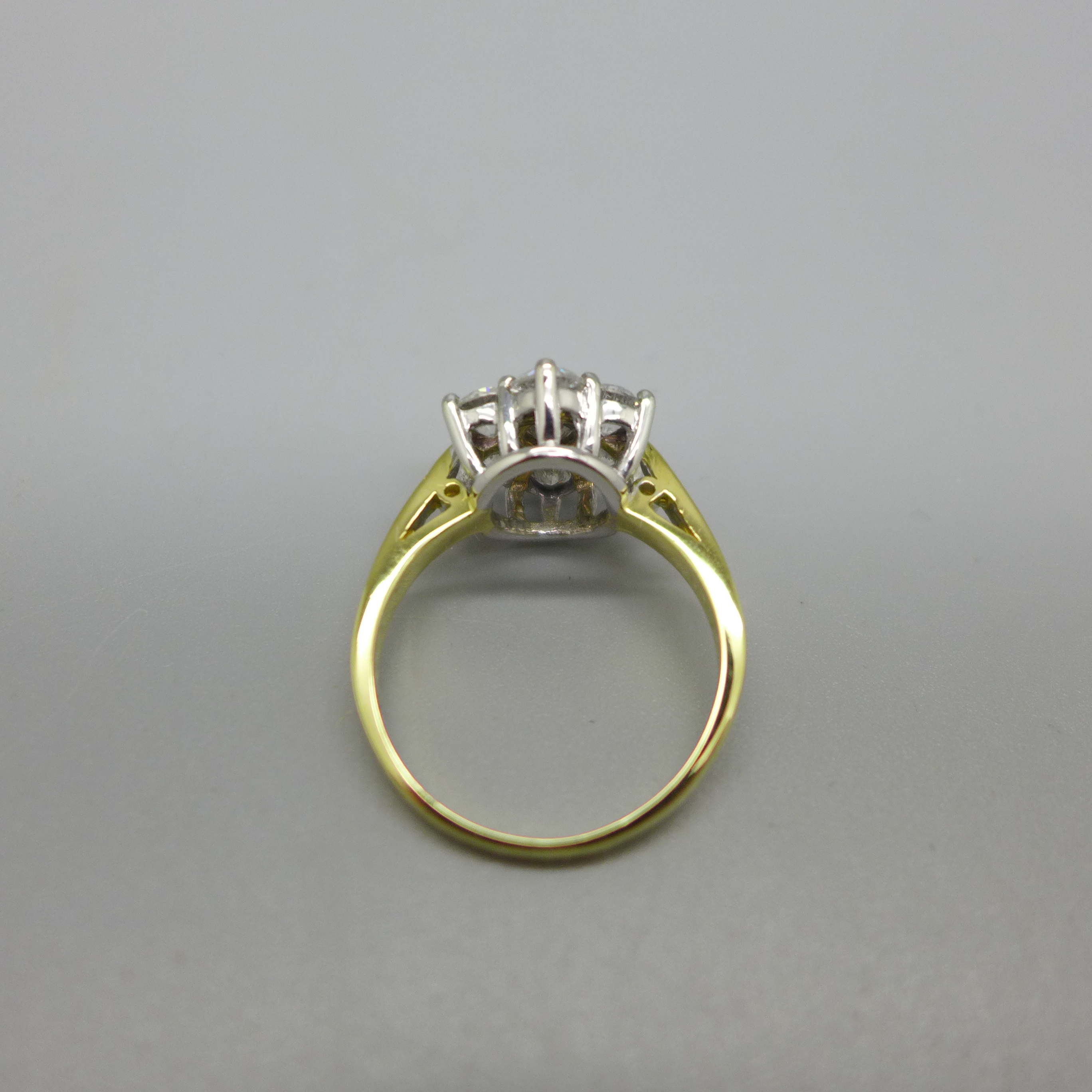 An 18ct gold, seven stone diamond cluster ring, stamped 2ct to the band, 5.1g, P - Bild 3 aus 3