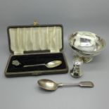 A silver bowl, pepper pot and two spoons, one a/f, 164g