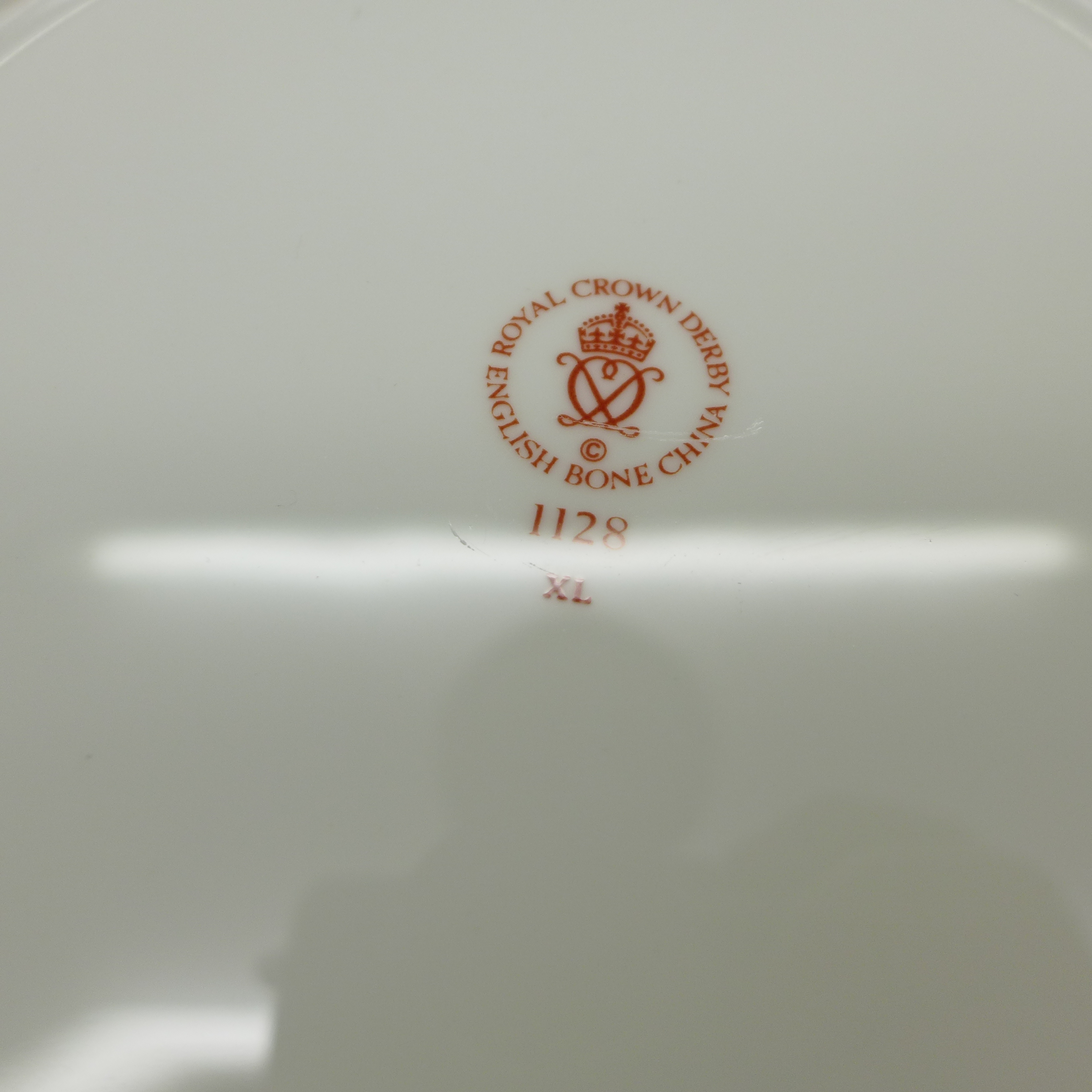 A Royal Crown Derby Imari 1128 pattern plate, 27cm - Image 2 of 2
