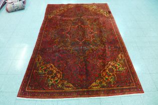 A hand knotted Persian Heriz rug, 280 x 184cms