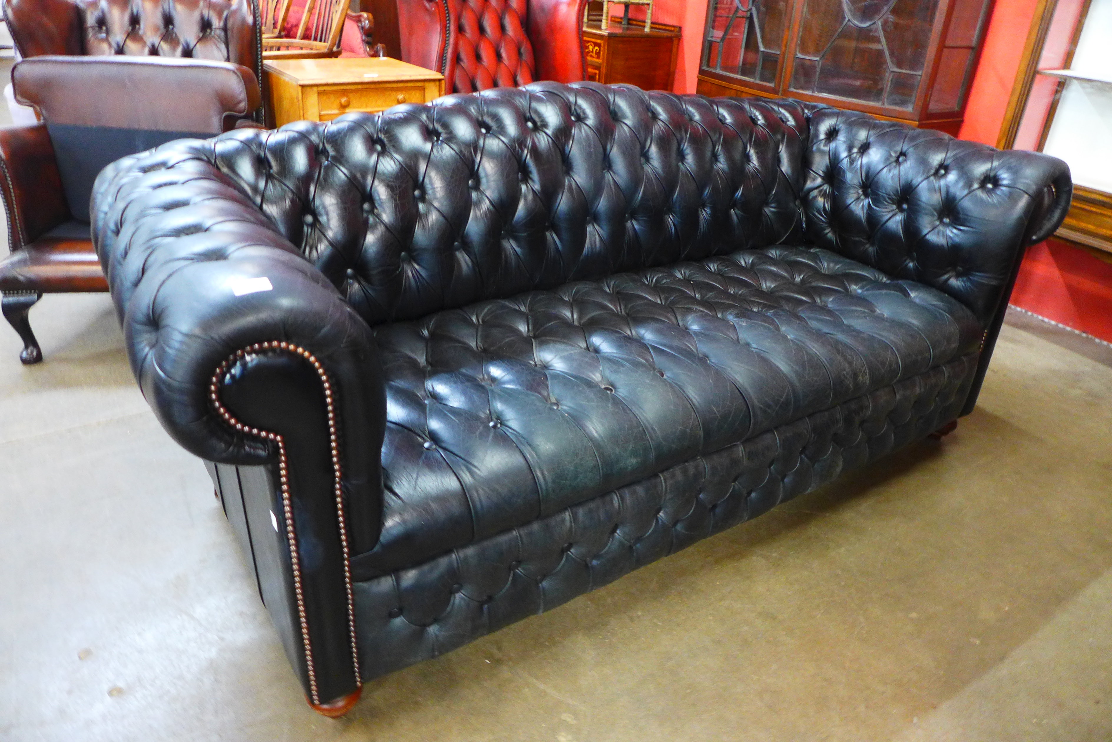 A black leather Chesterfield settee - Image 2 of 2