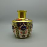 A Royal Crown Derby 1128 vase, 11cm