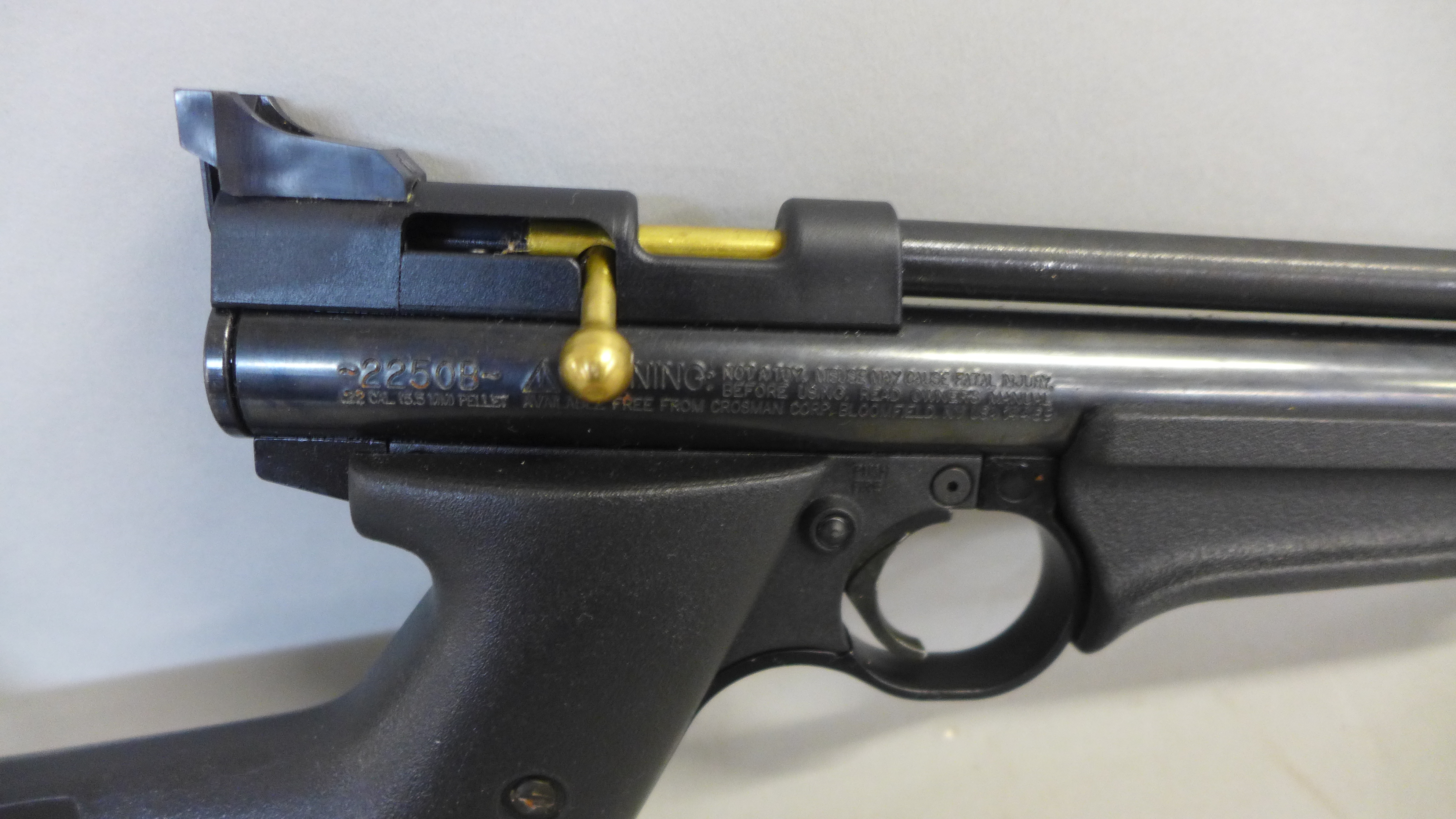 A Crosman model 2250B single shot CO2 target shooting air gun, 0.22 calibre, with owner's manual - Image 3 of 5