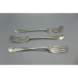 Three George III silver table forks, London 1796, 139g