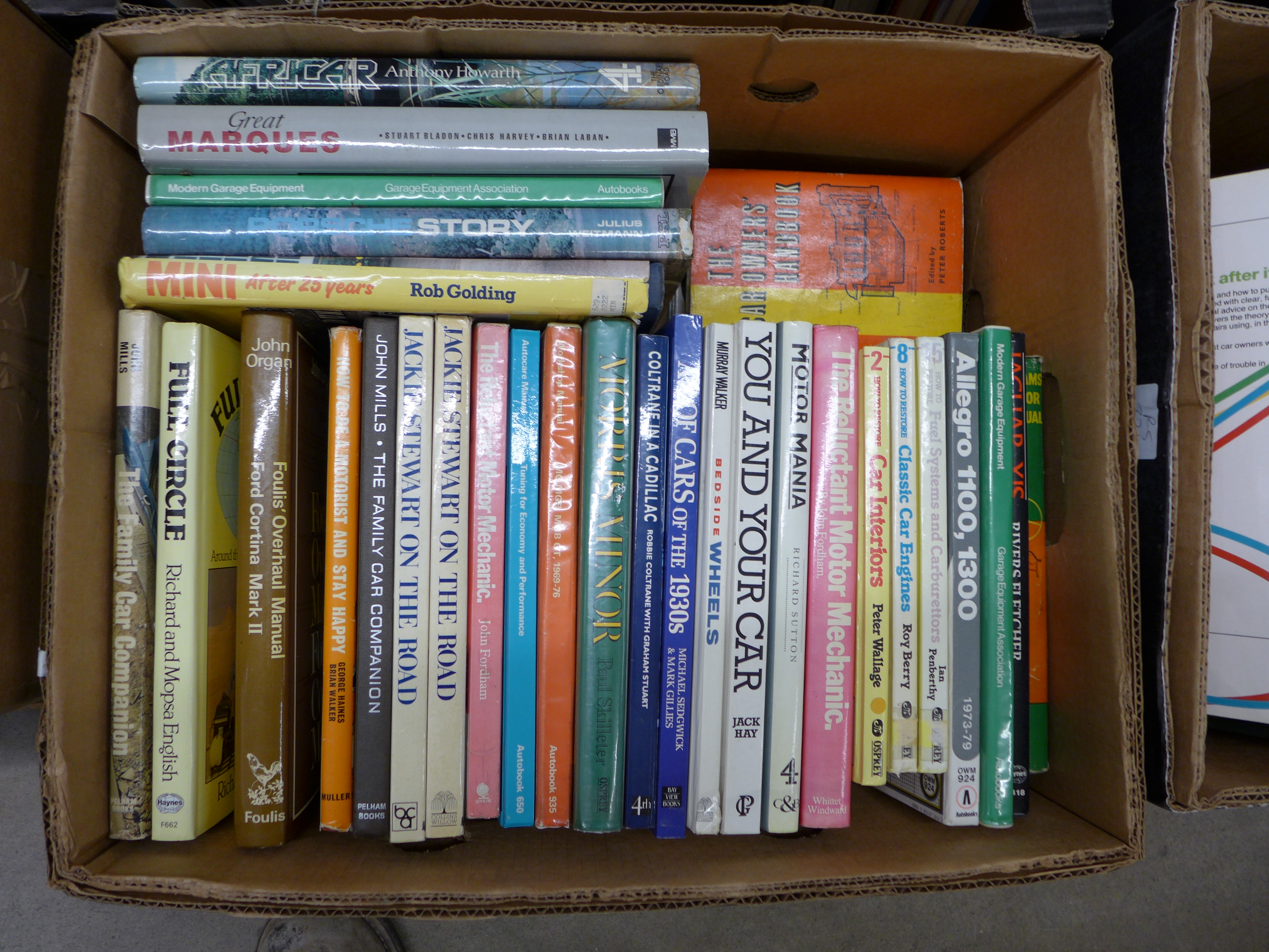 Eight boxes of motoring books including Car Fixit bound magazines and other maintenance guides - Bild 4 aus 9