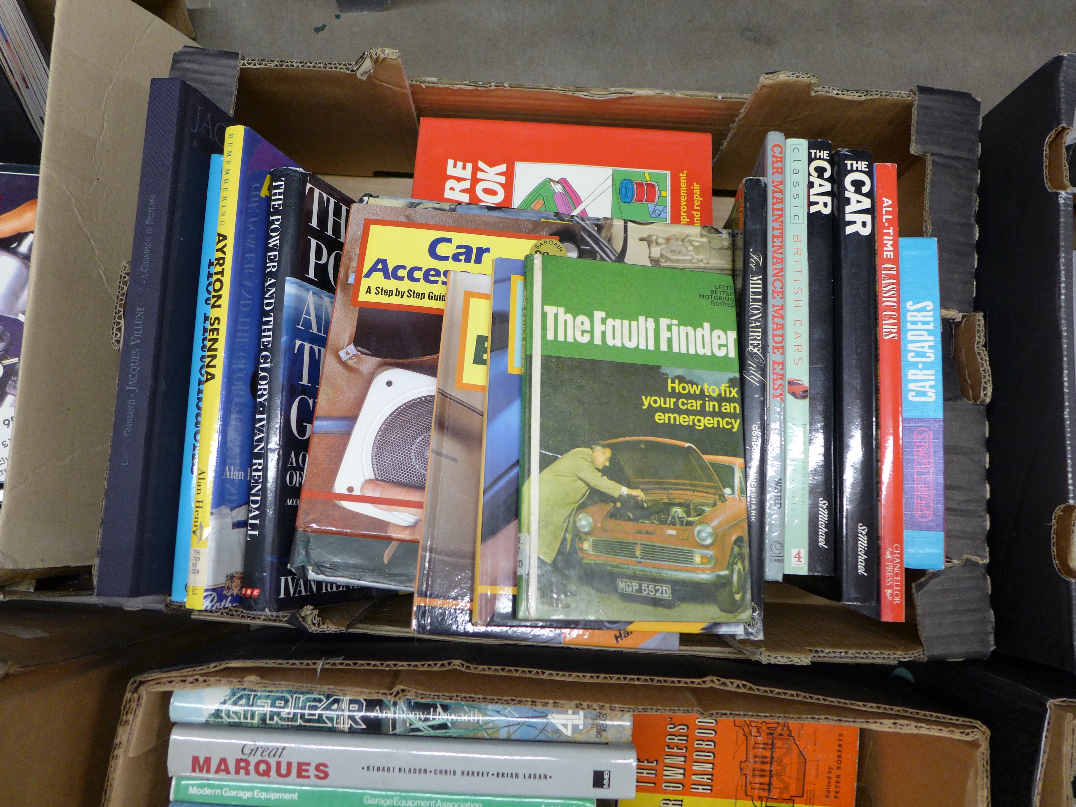 Eight boxes of motoring books including Car Fixit bound magazines and other maintenance guides - Bild 5 aus 9