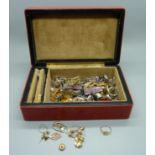 Costume jewellery including scrap gold and silver gilt rings, etc.