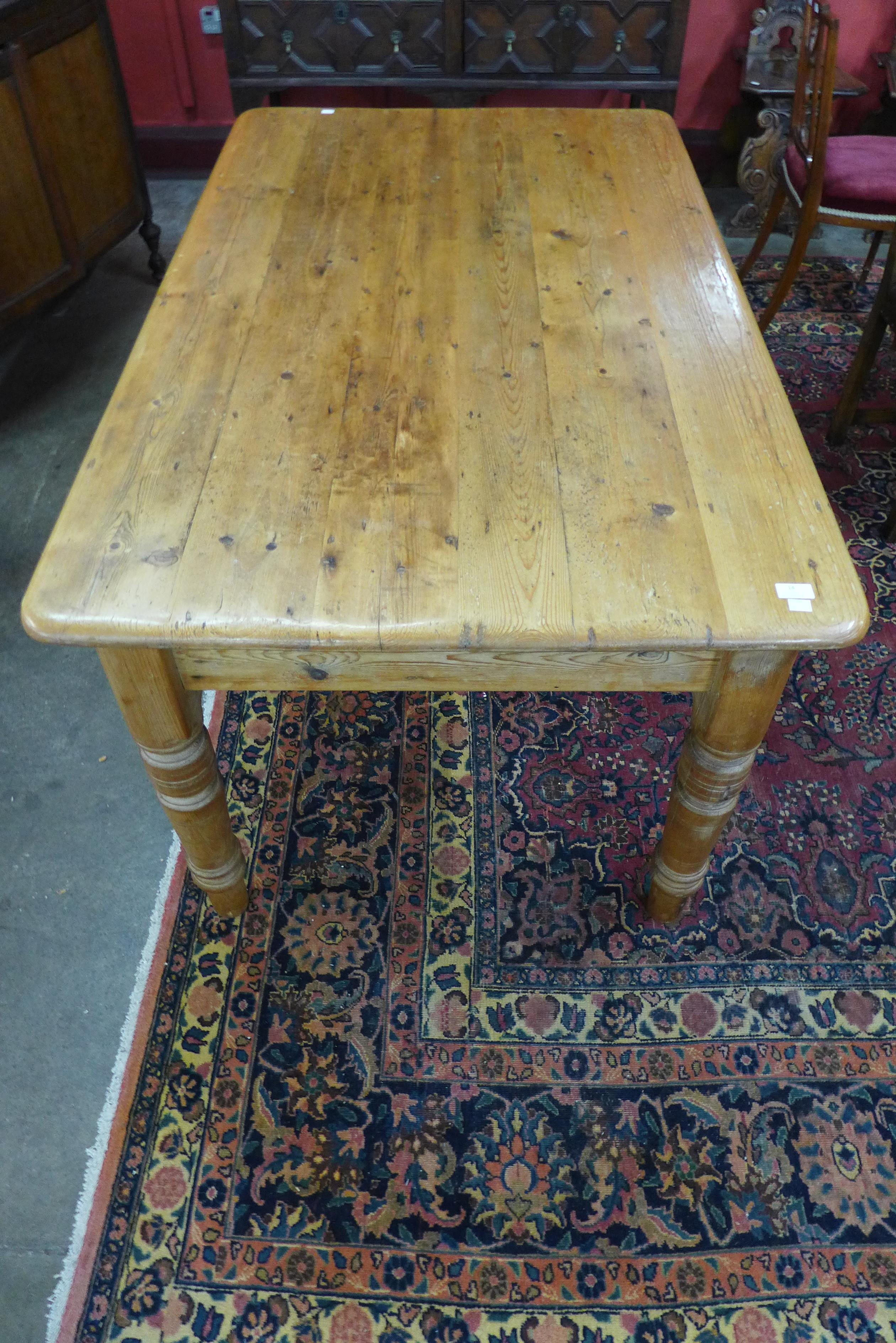 A Victorian pine farmhouse kitchen table - Image 2 of 2