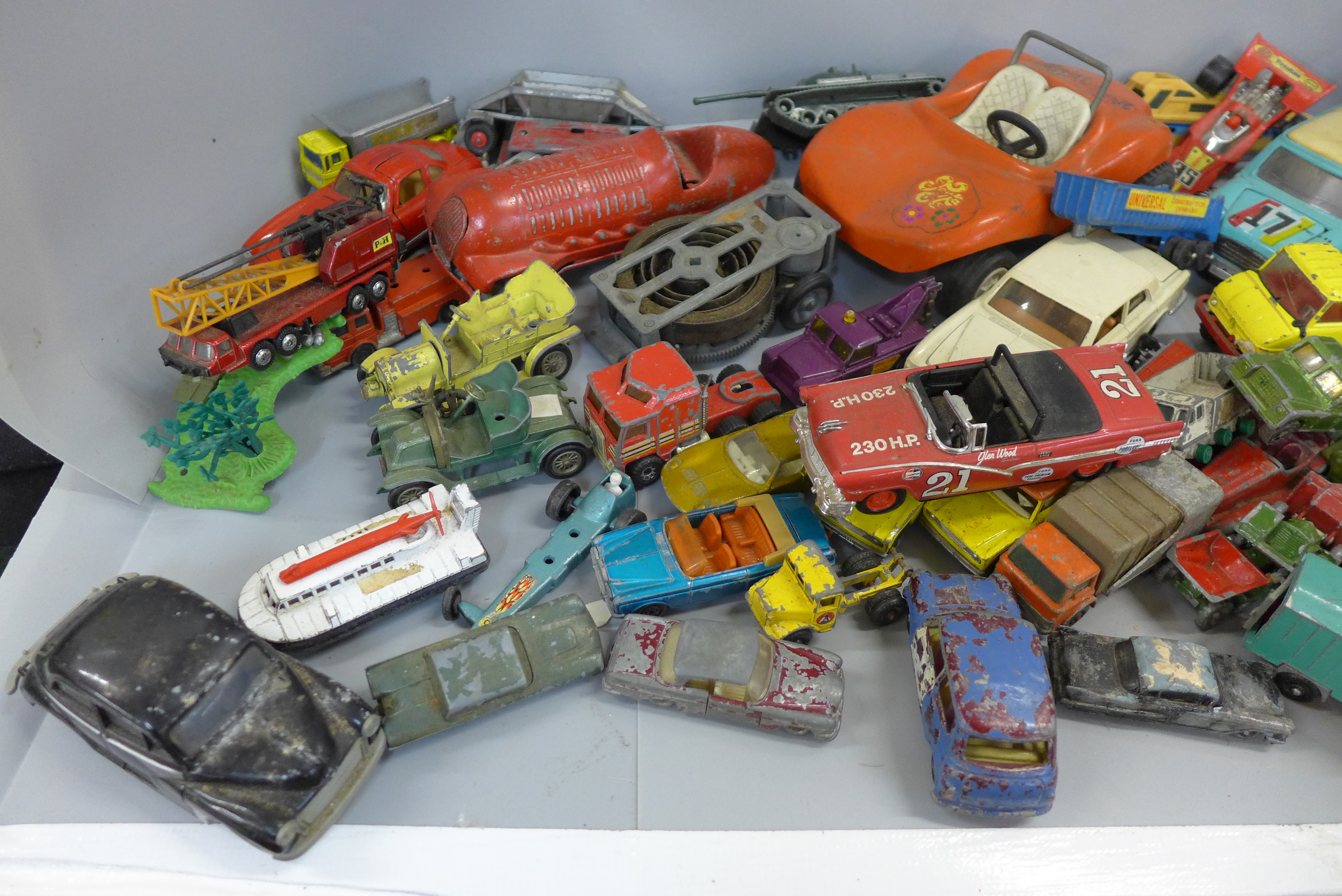 A case of vintage die-cast model vehicles, Dinky, Britains, Corgi, Matchbox, etc. - Image 5 of 5