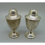 A pair of Victorian silver peppers by George Unite, 90g