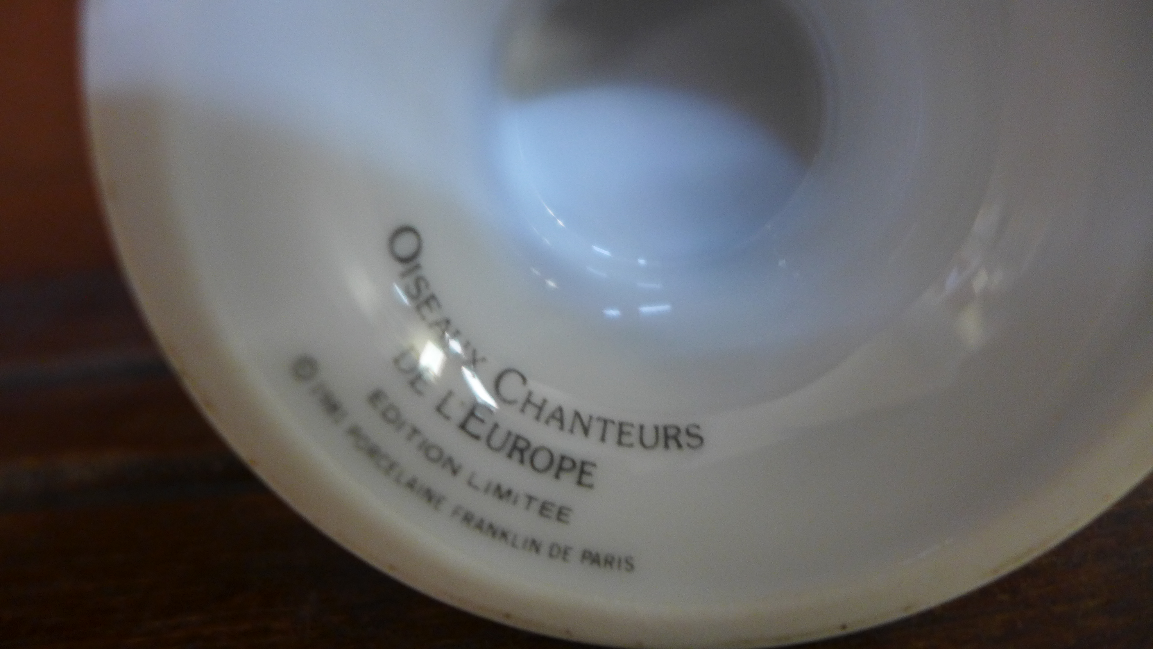 A set of nine Franklin Porcelaine 'Song Birds' Oiseaux Chanteurs de L'Europe goblets - Image 2 of 2