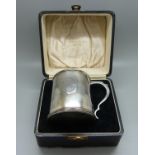 A silver mug by Adie Brothers in original fitted case, Birmingham 1934, 158g, 77mm